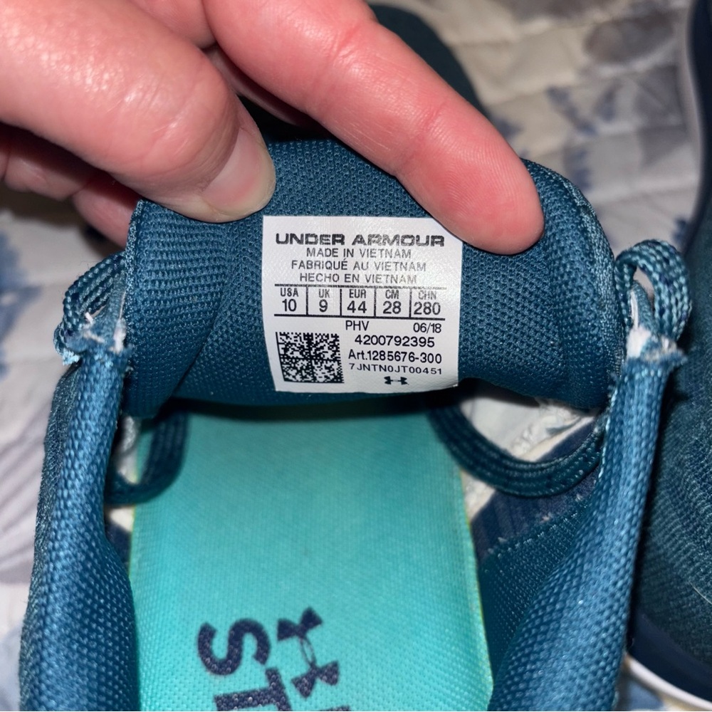 Under Armour Shoes - Picture 10 of 10